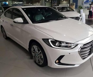 Hyundai Elantra 2018 - Bán ô tô Hyundai Elantra đời 2018, màu trắng