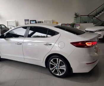 Hyundai Elantra 2018 - Bán ô tô Hyundai Elantra đời 2018, màu trắng