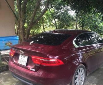 Jaguar XE 2015 - Cần bán lại xe Jaguar XE đời 2015, màu đỏ