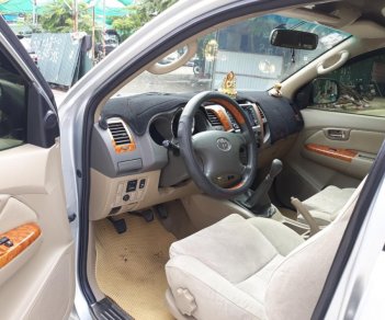 Toyota Fortuner  2.5 G  2010 - Bán Toyota Fortuner 2.5 G 2010 máy dầu, số tay, màu bạc. Hồ sơ cầm tay