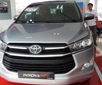 Toyota Innova E 2018 - Toyota Innova E mới 100% sản xuất năm 2018, có xe giao ngay