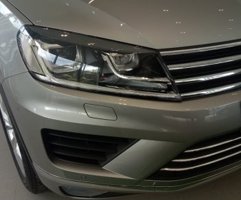 Volkswagen Touareg 2016 - Volkswagen Touareg bạc - có sẵn - giao ngay- giao xe toàn quốc - liên hệ ngay để được giá tốt 0968028344