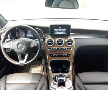 Mercedes-Benz GLC-Class 250 2017 - Gia đình cần bán GLC250 Đk 2017, màu trắng mới keng xà ben