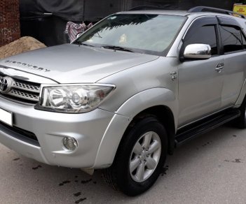 Toyota Fortuner  2.5 G  2010 - Bán Toyota Fortuner 2.5 G 2010 máy dầu, số tay, màu bạc. Hồ sơ cầm tay