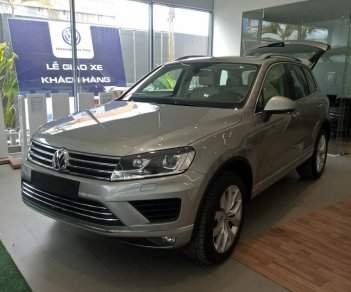 Volkswagen Touareg 2014 - Bán Volkswagen Touareg sản xuất năm 2014, màu bạc, xe nhập