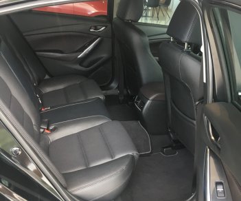 Mazda 6 2.0L 2018 - Bán ô tô Mazda 6 2.0L 2018, màu đen, 899tr, hỗ trợ giao xe tận nhà