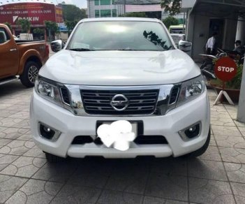 Nissan Navara 2017 - Bán xe Nissan Navara năm 2017, màu trắng, giá 585tr