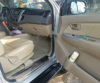 Toyota Fortuner 2010 - Bán Toyota Fortuner đời 2010, màu bạc xe gia đình 