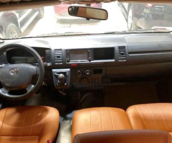 Toyota Hiace   2015 - Bán Toyota Hiace năm sản xuất 2015, màu bạc như mới