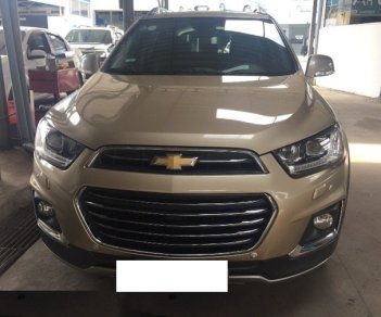 Chevrolet Captiva 2.4 LTZ REVV 2017 - Bán Chevrolet Captiva Revv 2.4 máy xăng sản xuất 2017 màu vàng, biển Hà Nội