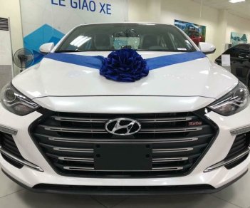 Hyundai Elantra 1.6MT 2018 - Bán xe Hyundai Elantra 1.6MT sản xuất năm 2018, màu trắng