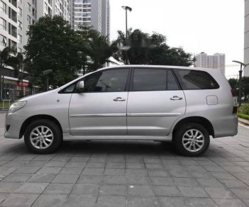 Toyota Innova 2015 - Bán Toyota Innova năm 2015, màu bạc như mới, giá 588tr