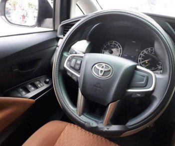 Toyota Innova   E 2.0  2017 - Cần bán gấp Toyota Innova E 2.0 đời 2017, màu bạc, 688tr