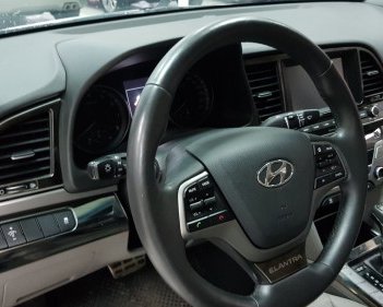 Hyundai Elantra  2.0 AT  2017 - Xe Hyundai Elantra 2.0 AT sản xuất 2017, màu trắng, giá chỉ 675 triệu