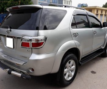 Toyota Fortuner  2.5 G  2010 - Bán Toyota Fortuner 2.5 G 2010 máy dầu, số tay, màu bạc. Hồ sơ cầm tay