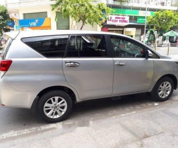 Toyota Innova   E 2.0  2017 - Cần bán gấp Toyota Innova E 2.0 đời 2017, màu bạc, 688tr