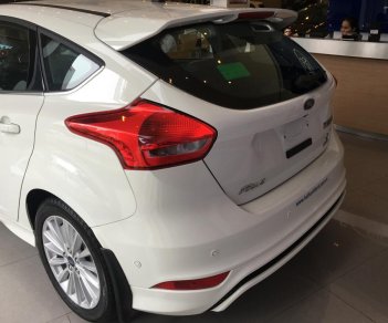 Ford Focus    2018 - Bán ô tô Ford Focus đời 2018, màu trắng 569 triệu