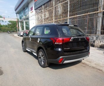 Mitsubishi Outlander 2.0 CVT 2018 - Cần bán Mitsubishi Outlander 2.0 CVT năm 2018, màu đen có bán trả góp liên hệ 0906.884.030