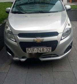 Chevrolet Spark 2016 - Bán Chevrolet Spark sản xuất năm 2016, màu bạc xe gia đình