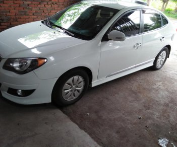 Hyundai Avante 1.6 MT 2011 - Bán xe Hyundai Avante sản xuất năm 2011, màu trắng, 300 triệu