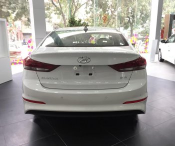 Hyundai Elantra 2.0 2018 - Cần bán Hyundai Elantra 2.0 đời 2018, màu trắng 