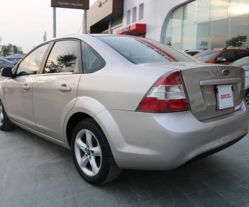 Ford Focus 1.8 MT 2011 - Bán Ford Focus 1.8 MT sản xuất năm 2011, màu kem (be), giá tốt