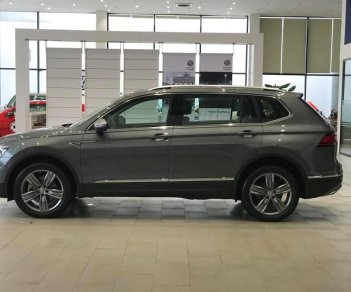 Volkswagen Tiguan Highlight 2018 - Bán ô tô Volkswagen Tiguan Highlight năm sản xuất 2018, màu bạc, nhập khẩu nguyên chiếc