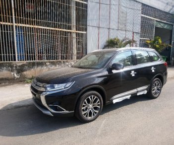 Mitsubishi Outlander 2.0 CVT 2018 - Cần bán Mitsubishi Outlander 2.0 CVT năm 2018, màu đen có bán trả góp liên hệ 0906.884.030