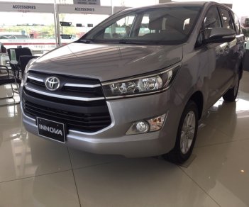 Toyota Innova E 2018 - Bán xe Toyota Innova E sản xuất 2018, màu bạc