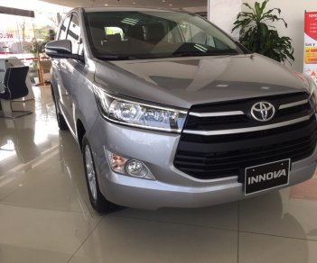 Toyota Innova E 2018 - Bán xe Toyota Innova E sản xuất 2018, màu bạc