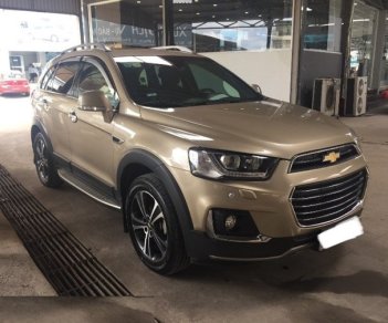 Chevrolet Captiva 2.4 LTZ REVV 2017 - Bán Chevrolet Captiva Revv 2.4 máy xăng sản xuất 2017 màu vàng, biển Hà Nội