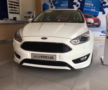 Ford Focus    2018 - Bán ô tô Ford Focus đời 2018, màu trắng 569 triệu