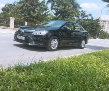 Toyota Camry 2.0 2015 - Cần bán gấp Toyota Camry 2.0 năm sản xuất 2015, màu đen, 859tr