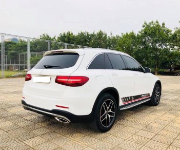 Mercedes-Benz GLC-Class  GLC-300 2017 - Cần bán lại xe Mercedes-Benz GLC-300 đời 2017 màu trắng, giá chỉ 2 tỷ 121 triệu