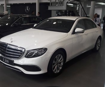 Mercedes-Benz E class E200 2018 - Bán Mercedes E200 2018, xe đủ màu giao ngay, hỗ trợ trả góp 90%. LH 0988.125.138