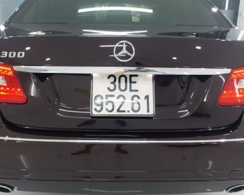 Mercedes-Benz E class  3.0 AT  2011 - Cần bán gấp Mercedes 3.0 AT 2011, màu đen, xe nhập 