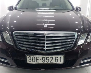 Mercedes-Benz E class  3.0 AT  2011 - Cần bán gấp Mercedes 3.0 AT 2011, màu đen, xe nhập 