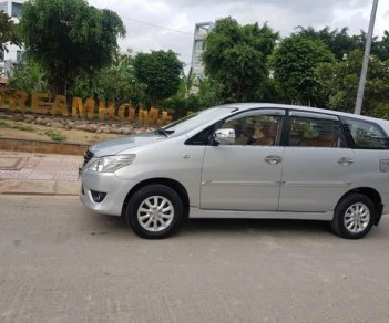 Toyota Innova E 2012 - Cần bán gấp Toyota Innova E 2012, màu bạc còn mới giá cạnh tranh