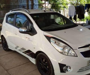 Chevrolet Spark 1.2 LT 2013 - Cần bán gấp Chevrolet Spark 1.2 LT sản xuất năm 2013, màu trắng xe gia đình