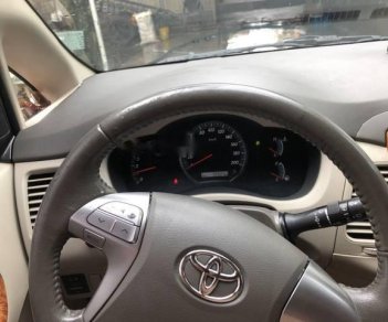 Toyota Innova G 2015 - Cần bán lại xe Toyota Innova G đời 2015, màu bạc số tự động