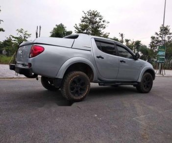 Mitsubishi Triton   2013 - Cần bán gấp Mitsubishi Triton 2013, màu bạc xe gia đình, giá 388tr 