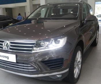 Volkswagen Touareg 2017 - Bán xe Touareg 3.6V, V6, ưu đãi 40tr + Nhiều ưu đãi hấp dẫn. LH: 0944064764 Ngọc Giàu