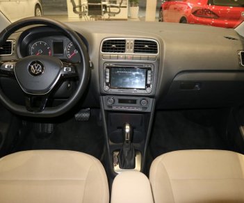 Volkswagen Polo 1.6AT 2017 - Mẫu sedan đáng mua nhất. Polo ưu đãi khủng, nhận xe ngay, LH: 0944064764 Ngọc Giàu