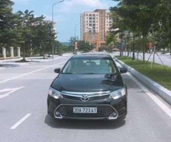 Toyota Camry 2.0 2015 - Cần bán gấp Toyota Camry 2.0 năm sản xuất 2015, màu đen, 859tr