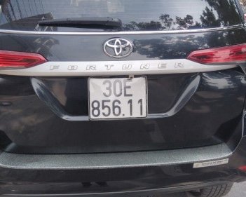 Toyota Fortuner   2.4L MT  2017 - Cần bán lại xe Toyota Fortuner 2.4L MT năm sản xuất 2017, màu đen 