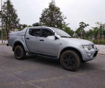 Mitsubishi Triton   2013 - Cần bán gấp Mitsubishi Triton 2013, màu bạc xe gia đình, giá 388tr 