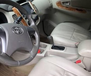 Toyota Innova G 2015 - Cần bán lại xe Toyota Innova G đời 2015, màu bạc số tự động