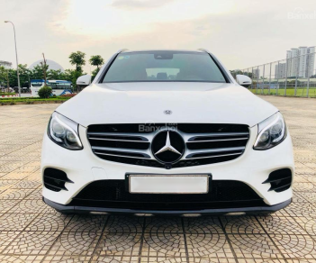 Mercedes-Benz GLC-Class  GLC-300 2017 - Cần bán lại xe Mercedes-Benz GLC-300 đời 2017 màu trắng, giá chỉ 2 tỷ 121 triệu