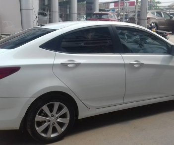 Hyundai Accent 1.4AT 2015 - Bán xe Hyundai Accent 2015 số tự động, màu trắng đẹp lung linh