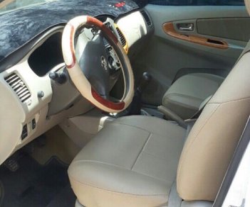 Toyota Innova G 2010 - Bán xe Toyota Innova G 2010 số sàn, màu trắng